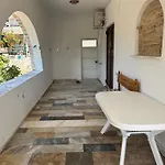 Theoni Garden House * Kyparissos (Laconia)