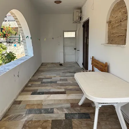 Theoni Garden House * Kyparissos (Laconia)