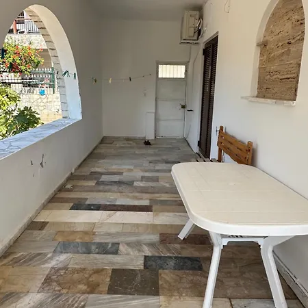 Διαμέρισμα Theoni Garden House *