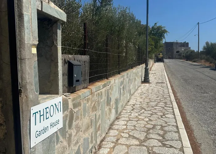 Theoni Garden House شقة *