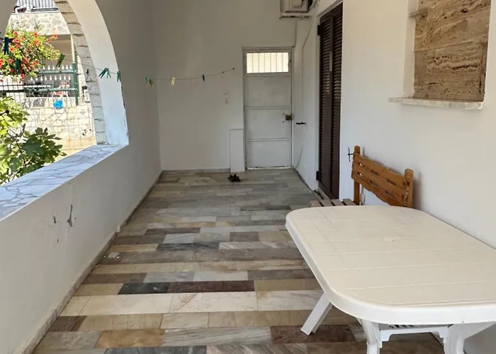 Theoni Garden House * Kyparissos (Laconia)