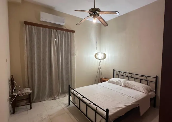 Theoni Garden House شقة *