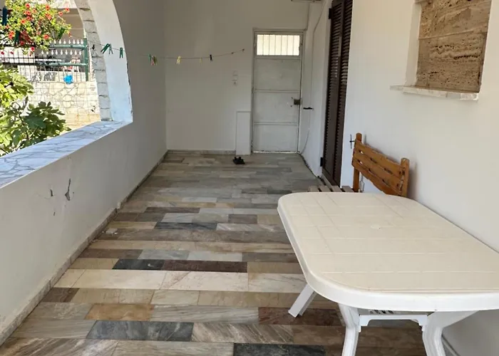 شقة Theoni Garden House *