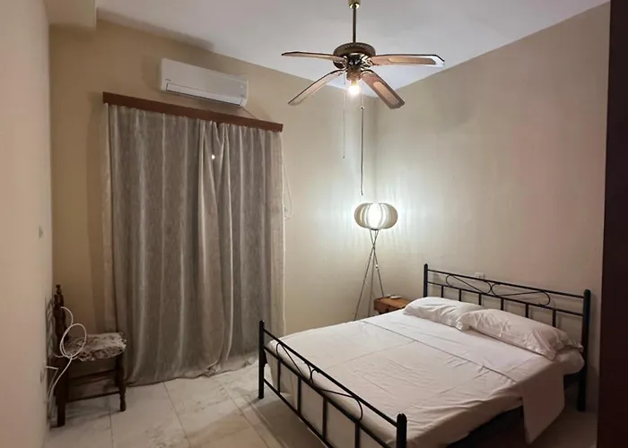 Theoni Garden House شقة *