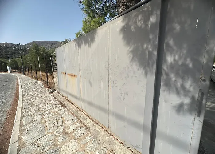 Theoni Garden House شقة